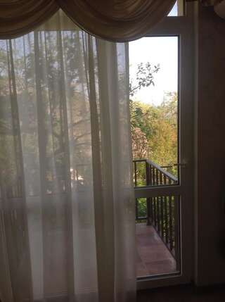 Гостевой дом Guesthouse Maria Гагра Двухместный номер с 1 кроватью или 2 отдельными кроватями и балконом-5