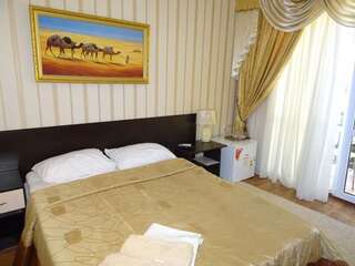 Гостевой дом Guesthouse Maria Гагра Двухместный номер с 1 кроватью или 2 отдельными кроватями и балконом-2