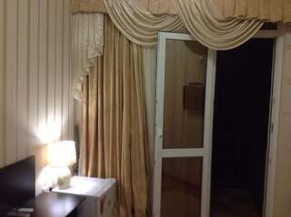 Гостевой дом Guesthouse Maria Гагра Двухместный номер с 1 кроватью или 2 отдельными кроватями и балконом-4